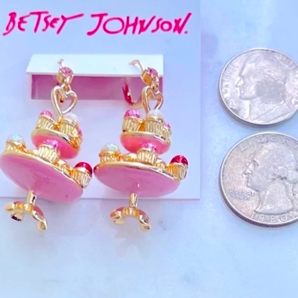 New BETSEY JOHNSON CUPCAKES EARRINGS - Picture 8 of 8